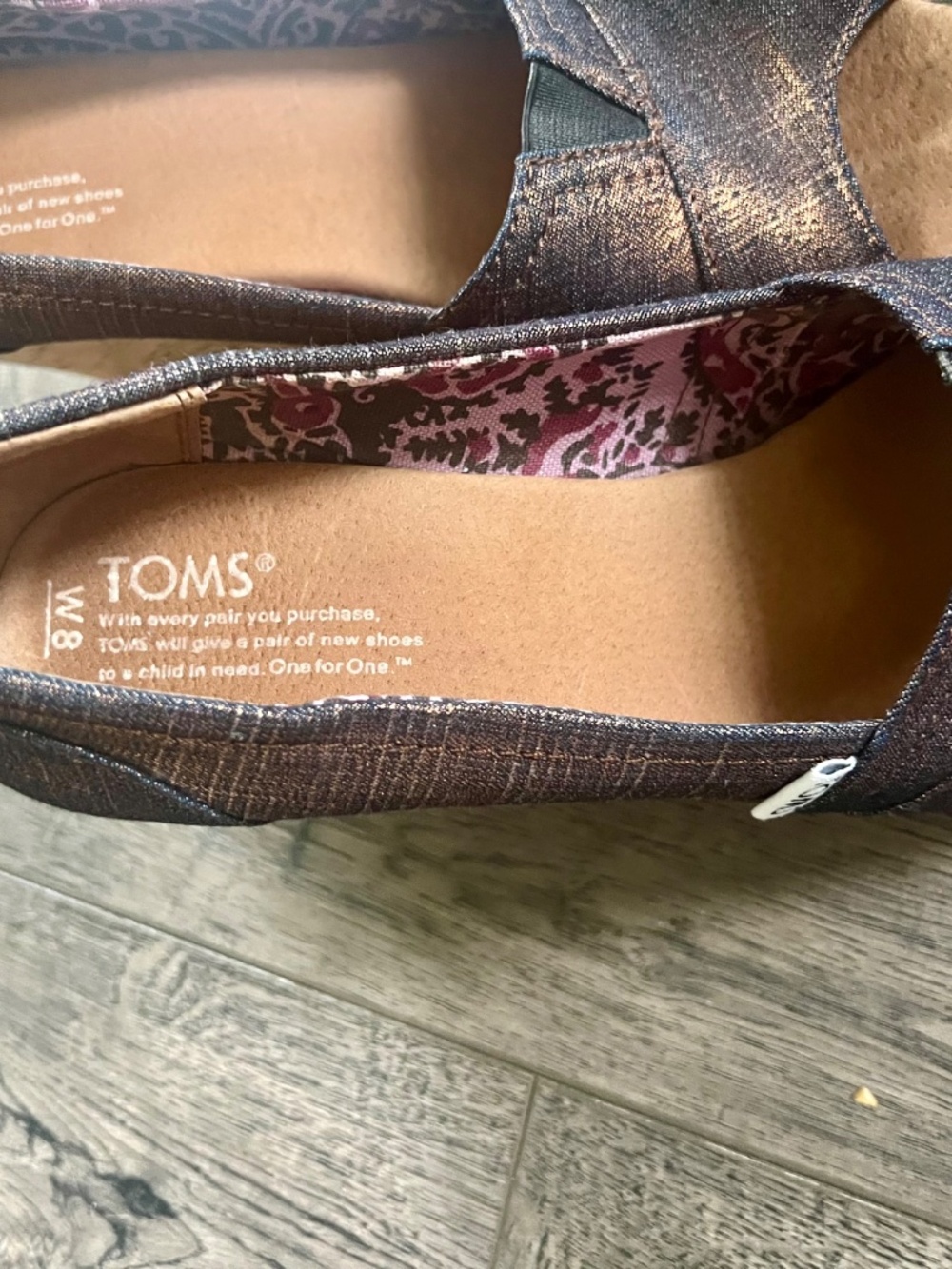 2 pair Tom’s wedge heels denim metallic copper and animal print EUC size 8 - Picture 4 of 13